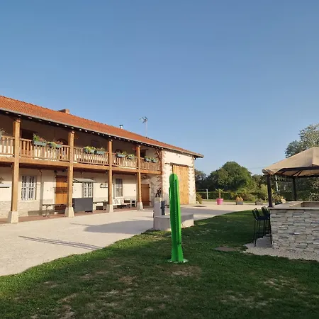 Domaine Du Cuiset -gîte Des Combles
